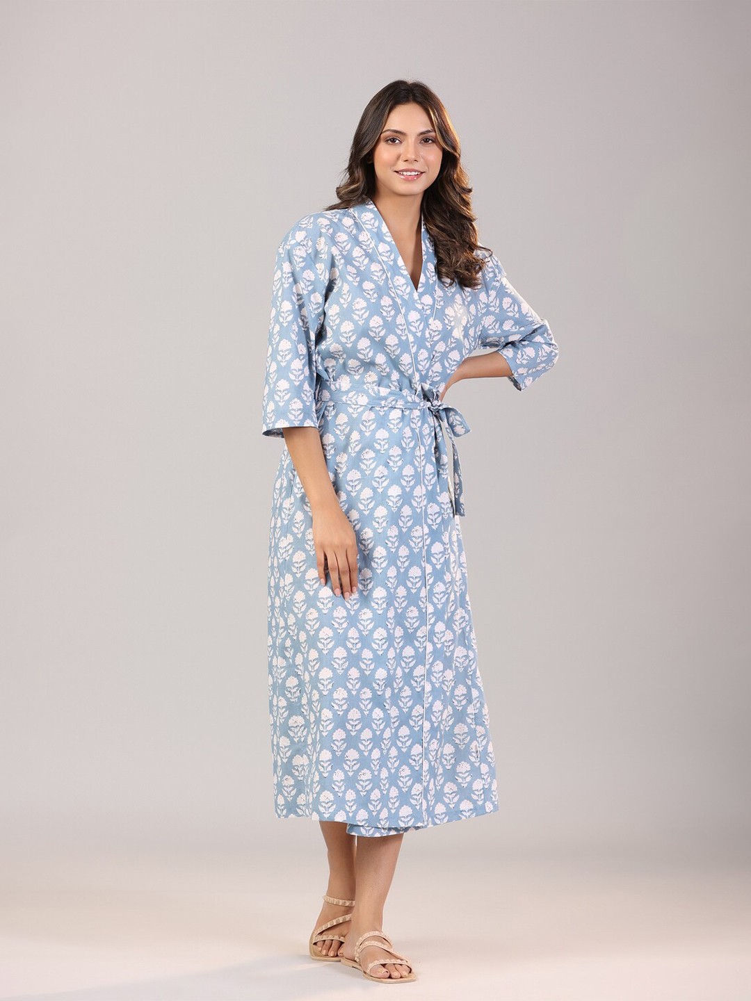 

JISORA Blue & White Ethnic Motifs Printed Pure Cotton Nightdress