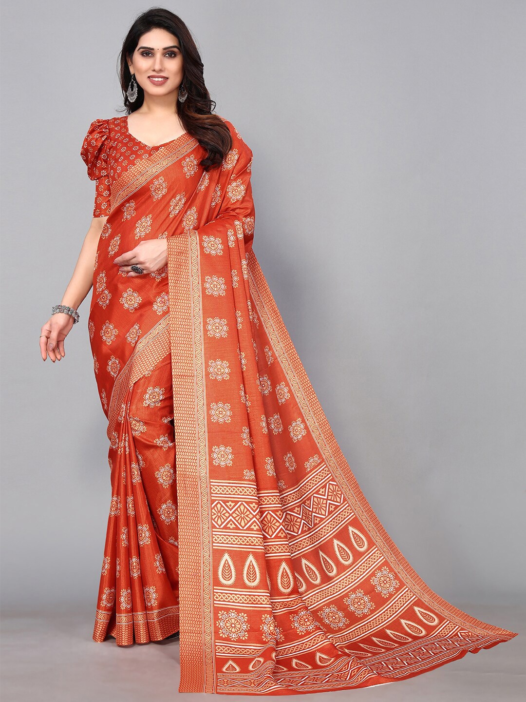 

GORGONE Floral Printed Zari Saree, Orange