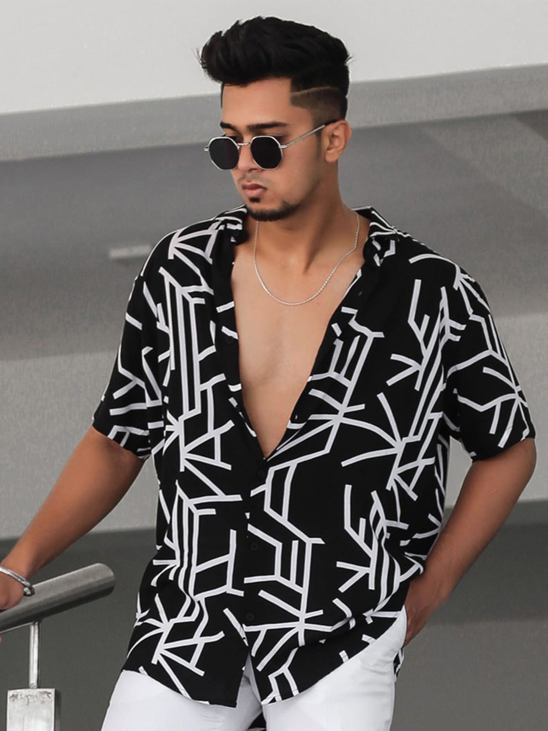 

Powerlook Black Abstract Printed Spread Collar Indian Slim Casual Shirt