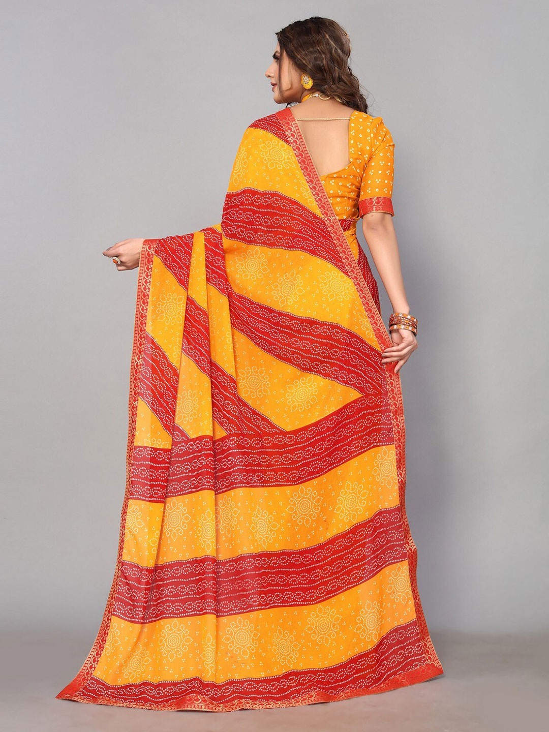 

KALINI Bandhani Printed Saree, Red