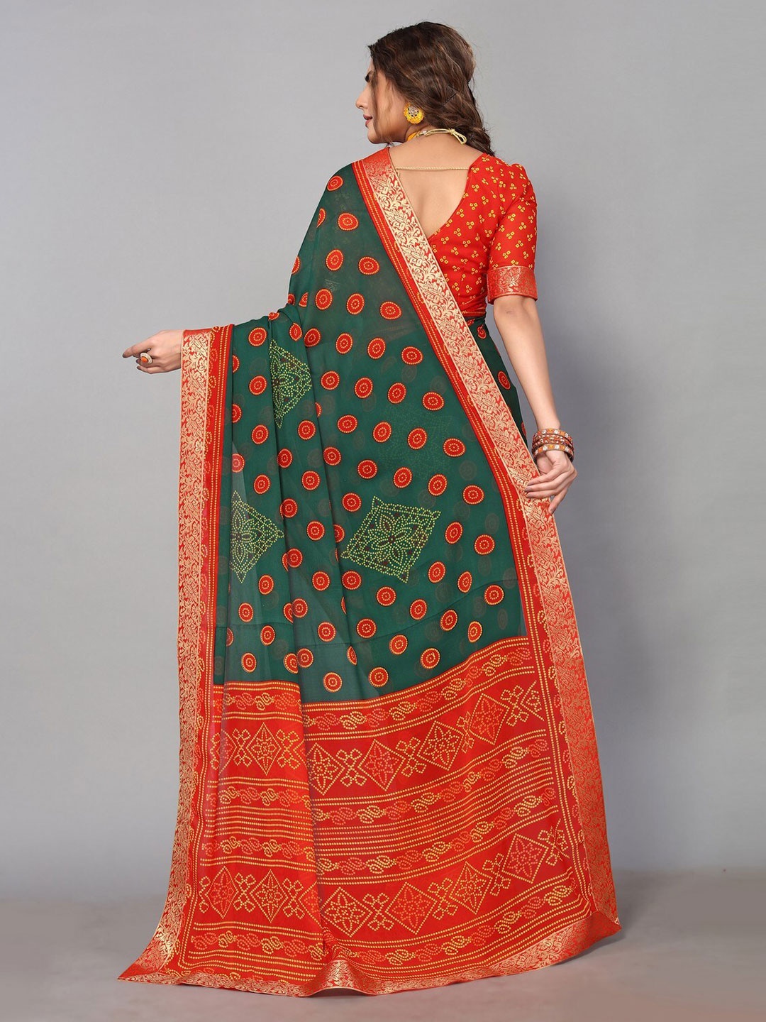 

KALINI Bandhani Printed Saree, Green