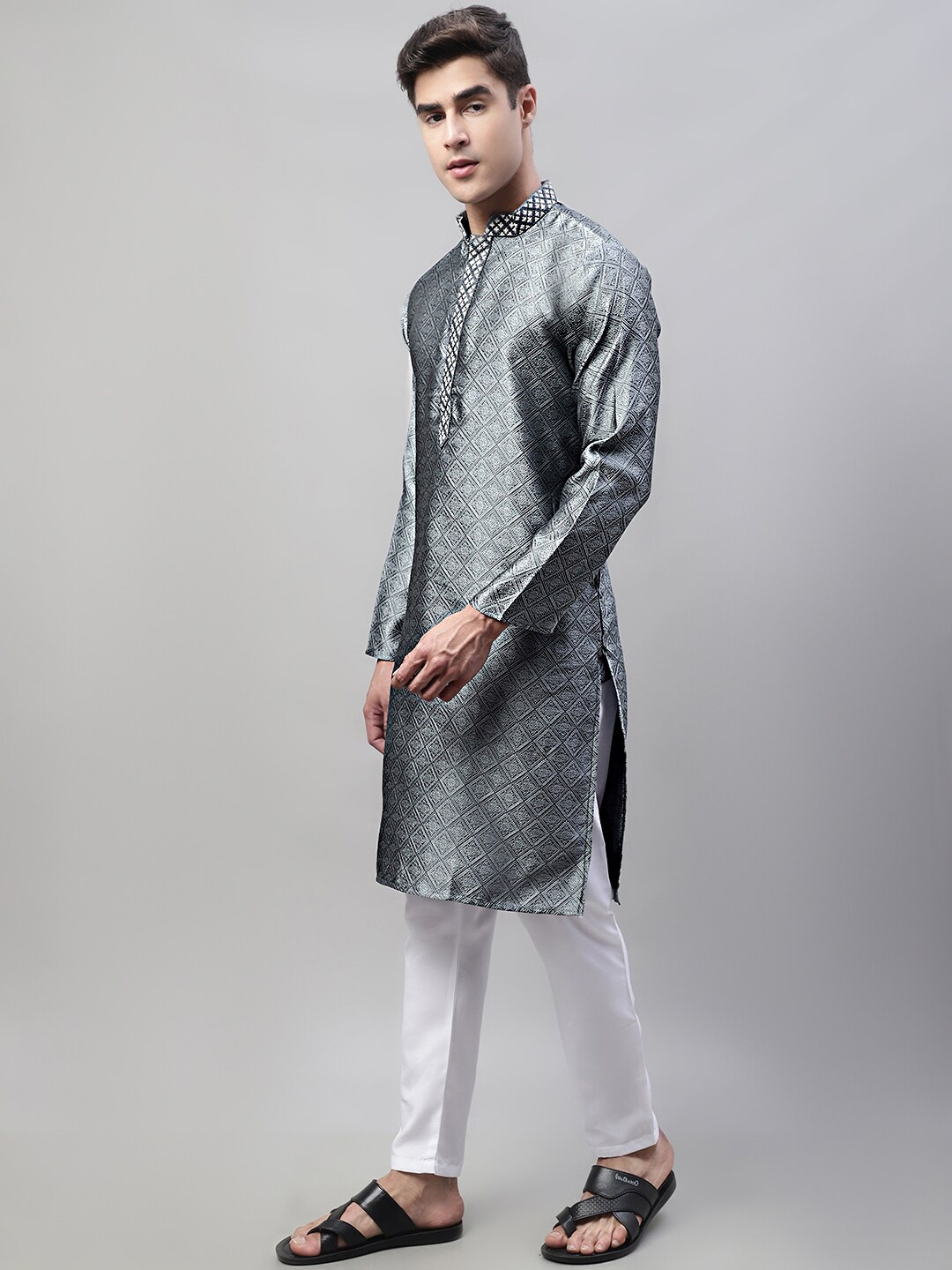 

Jompers Floral Woven Design Thread Work Kurta with Pyjamas, Grey