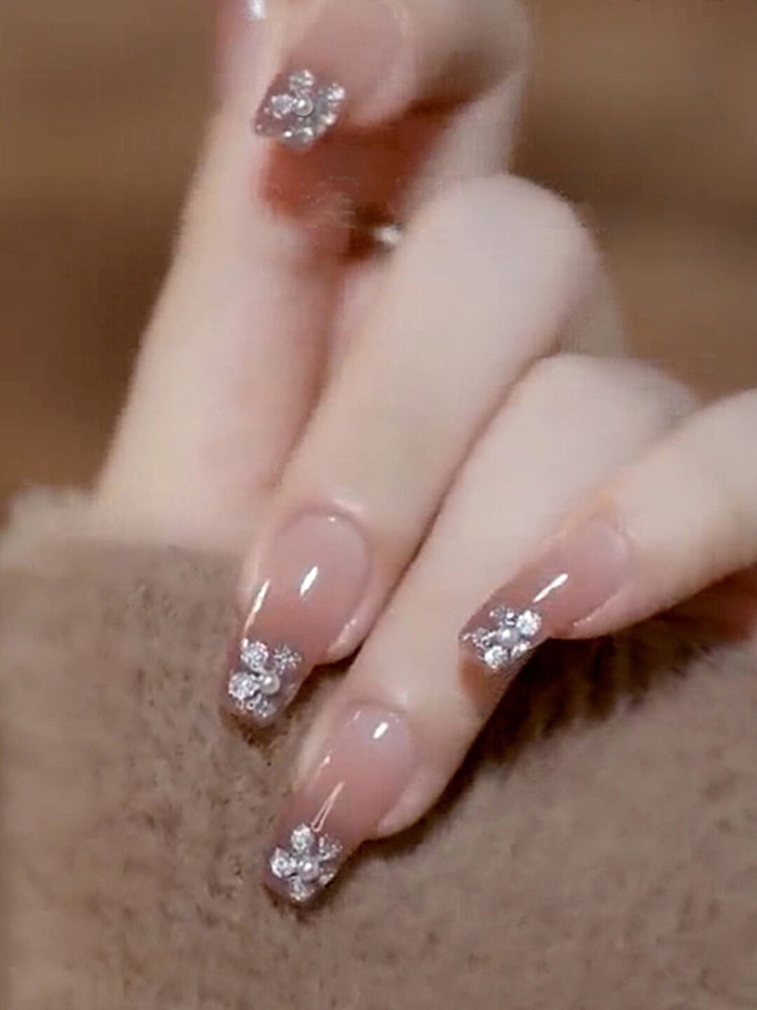 

Secret Lives 24-Pcs Transparent Pearl Design Fake Nails, Brown
