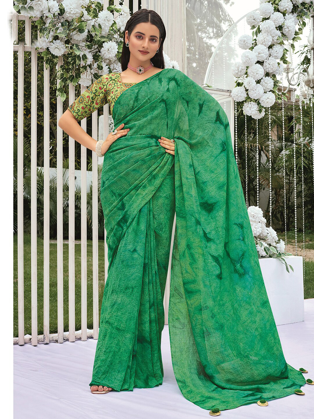 

Satrani Abstract Printed Saree, Green