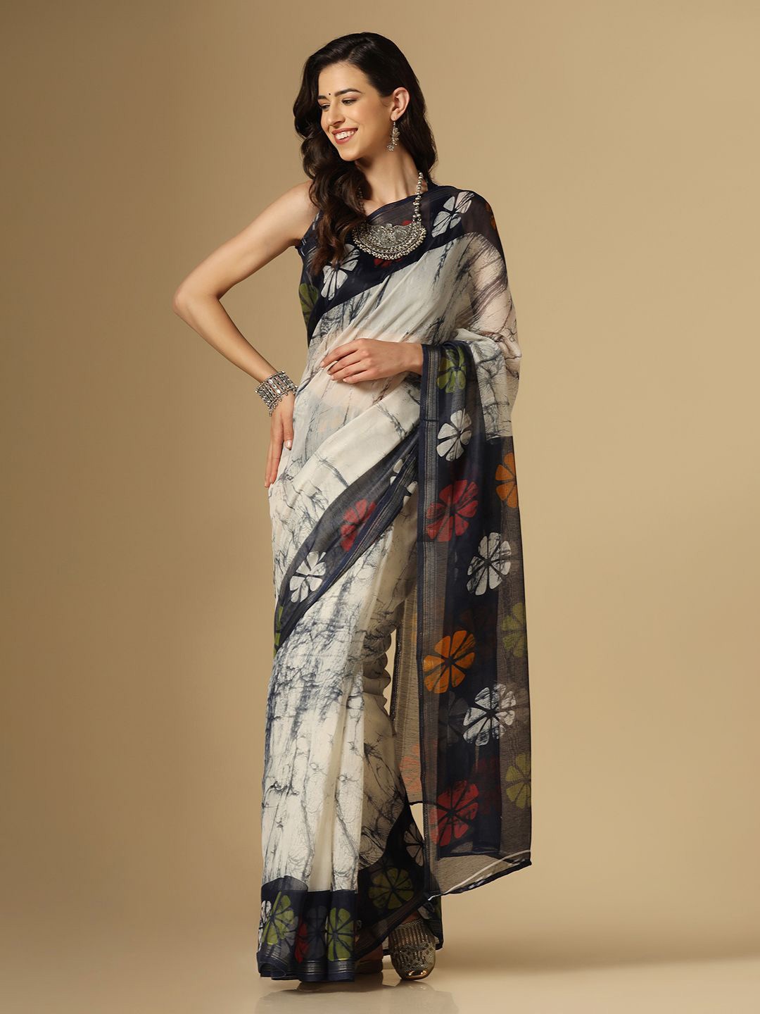 

KALINI Abstract Printed Saree, Off white
