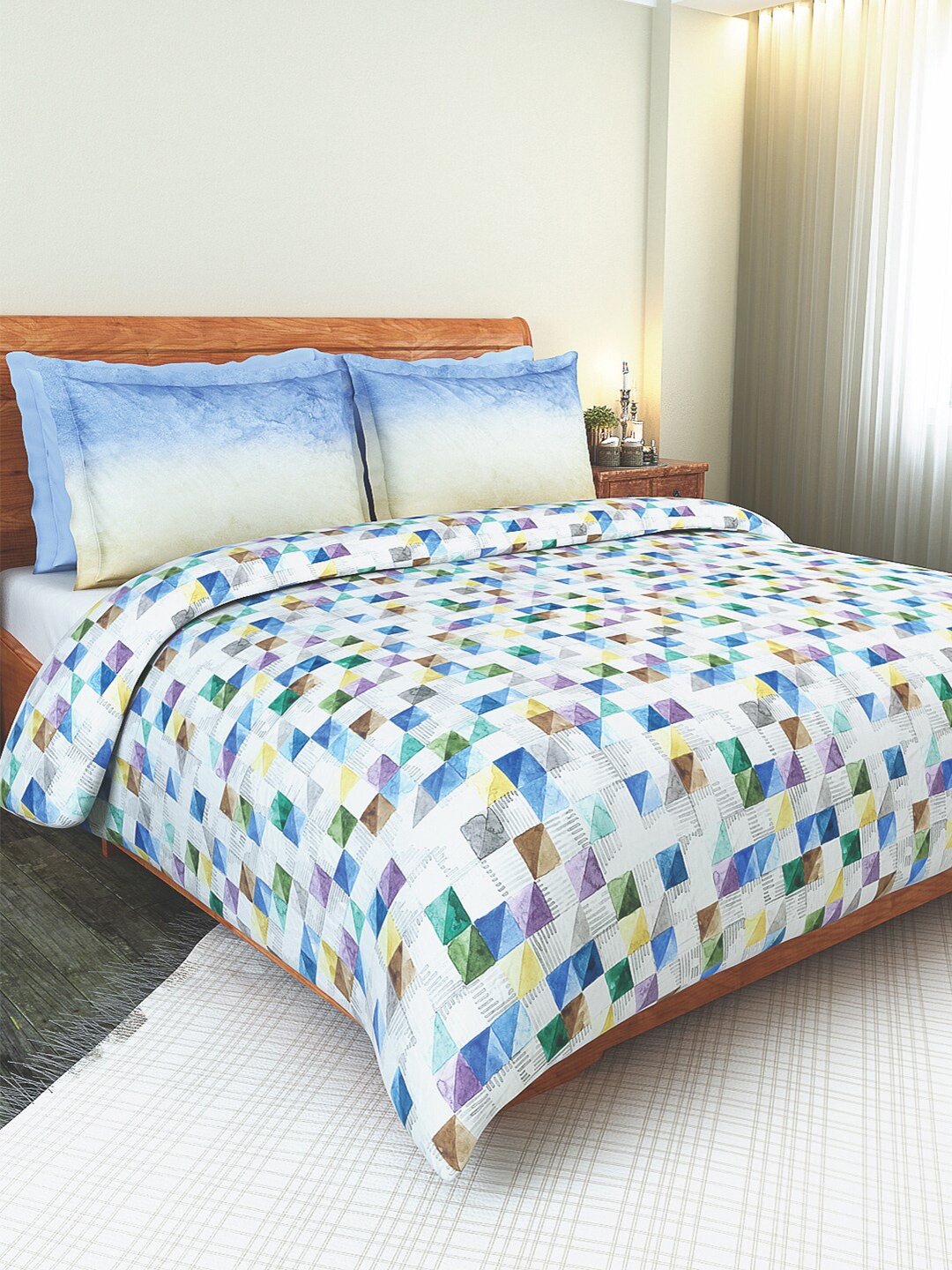 

GM White & Blue Geometric AC Room Cotton 150 GSM Double Bed Comforter