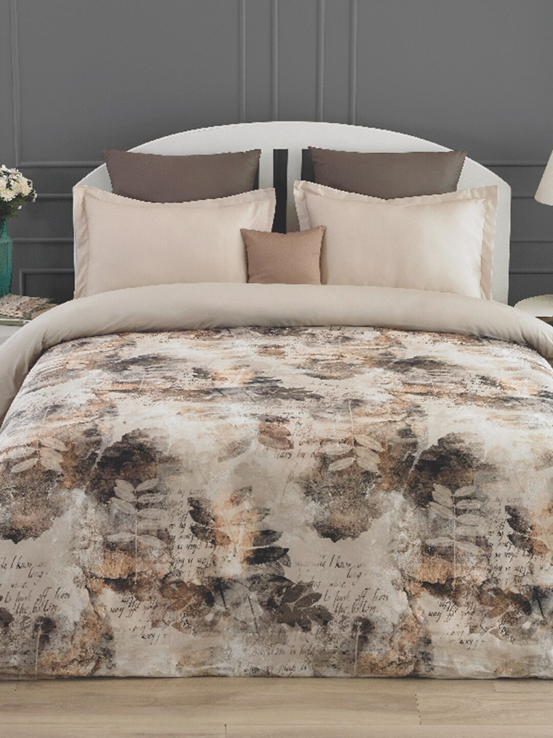 

GM Cream-Coloured & Brown Printed AC Room 150 GSM Double Bed Comforter