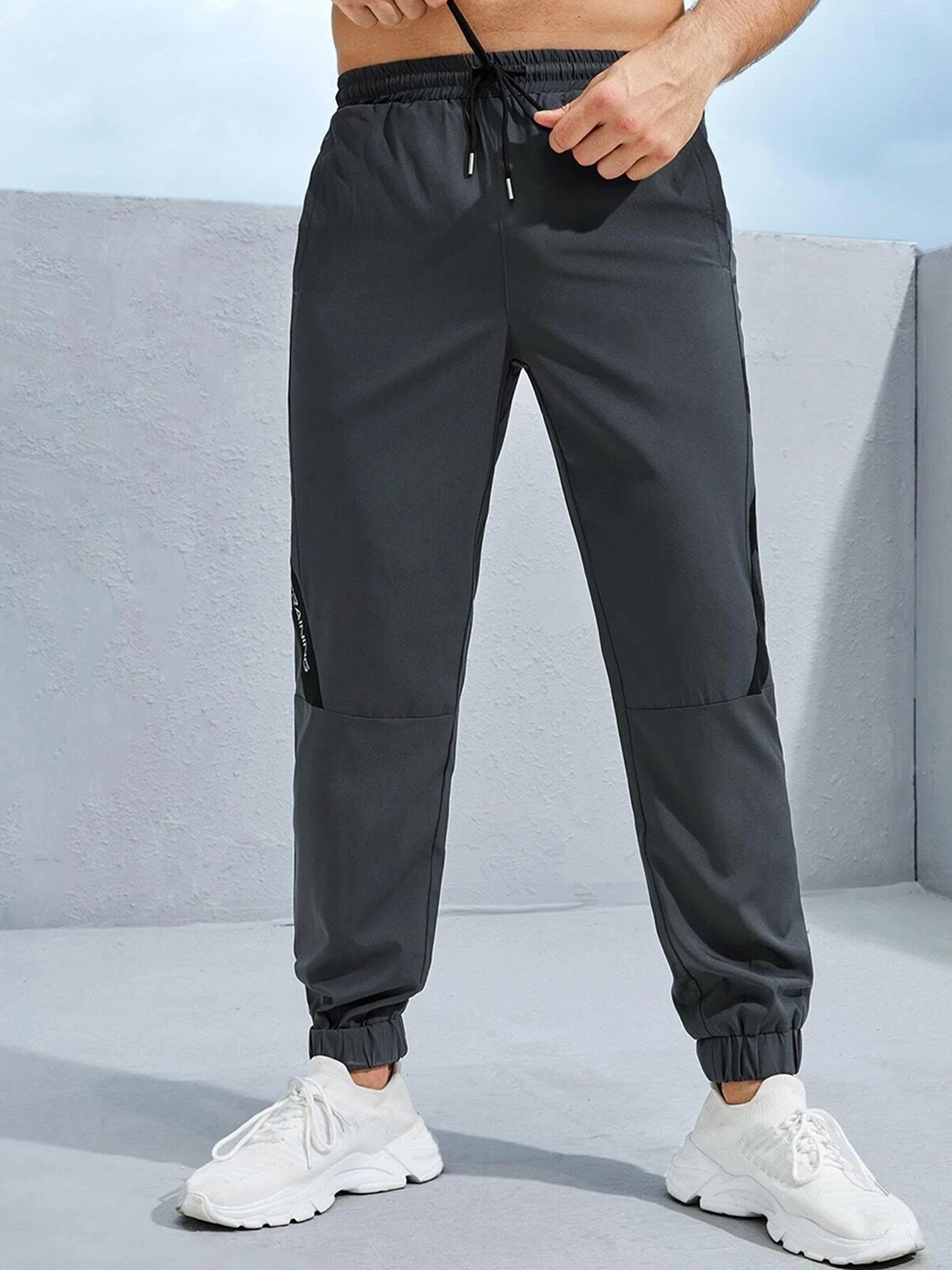 

JUMPCUTS Men Slim-Fit Joggers, Grey