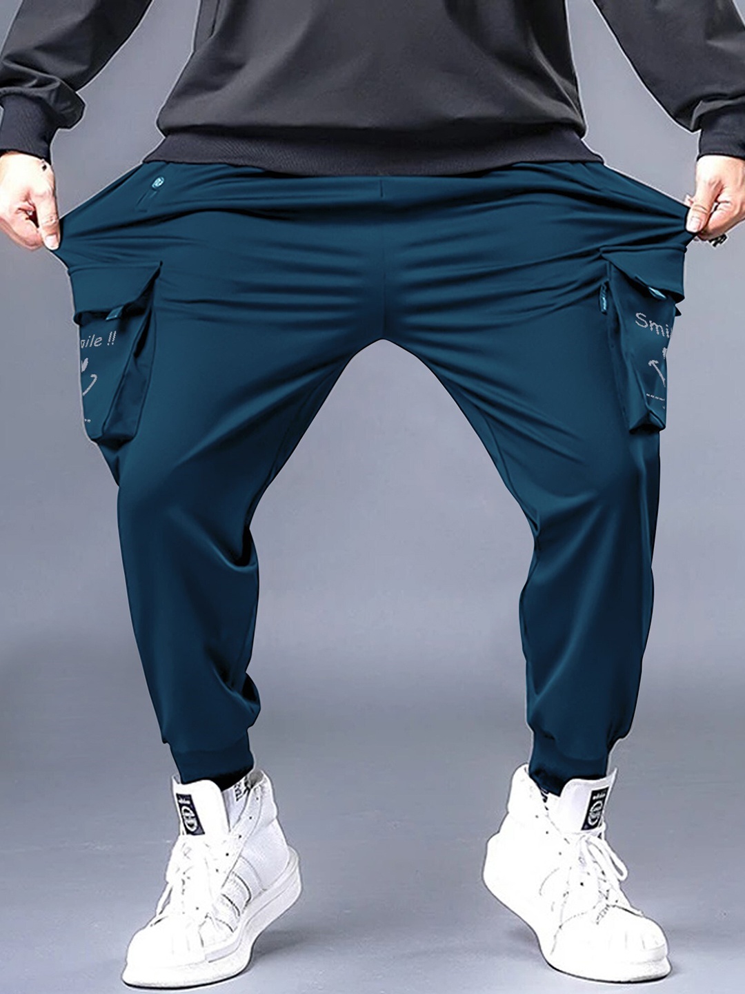 

JUMPCUTS Men Mid-Rise Relaxed-Fit Mid-Rise Joggers, Blue