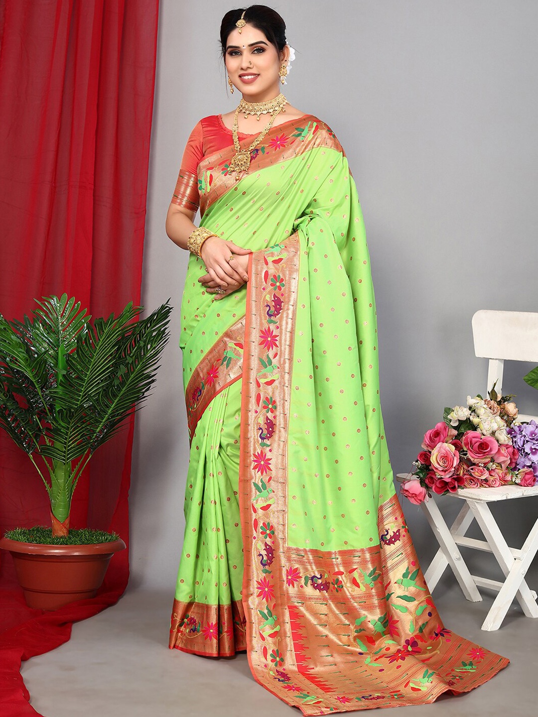 

Satrani Geometric Woven Design Zari Saree, Green