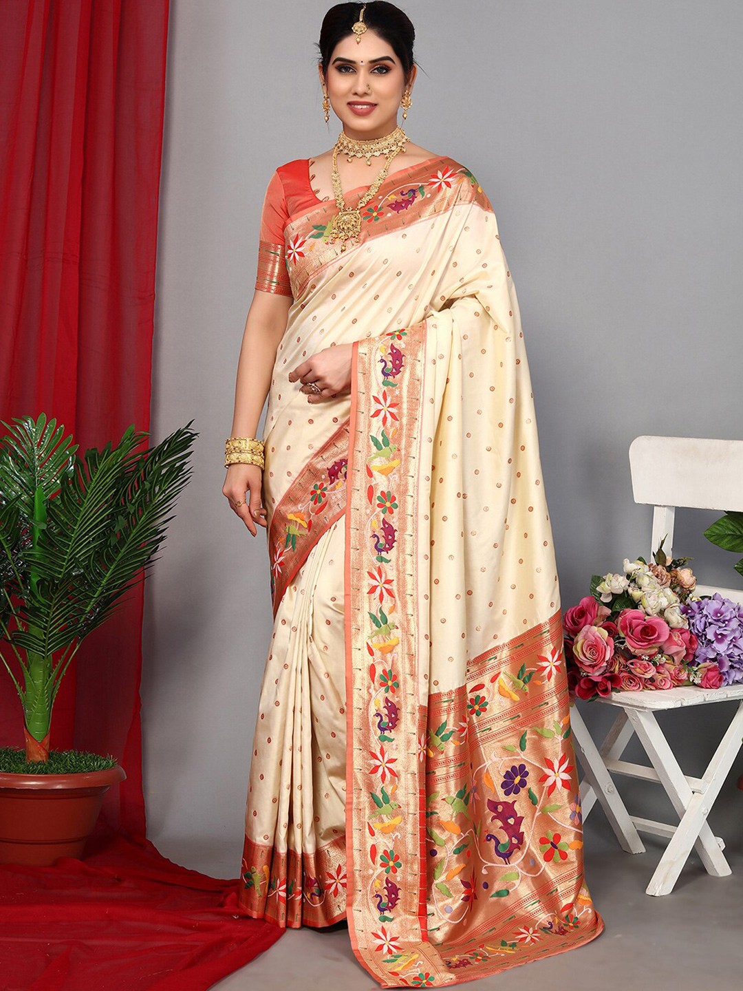 

Satrani Geometric Woven Design Zari Saree, Beige