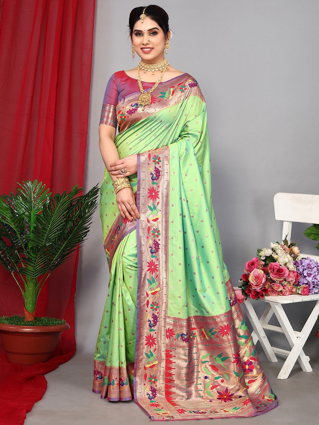 

Satrani Geometric Woven Design Zari Saree, Green