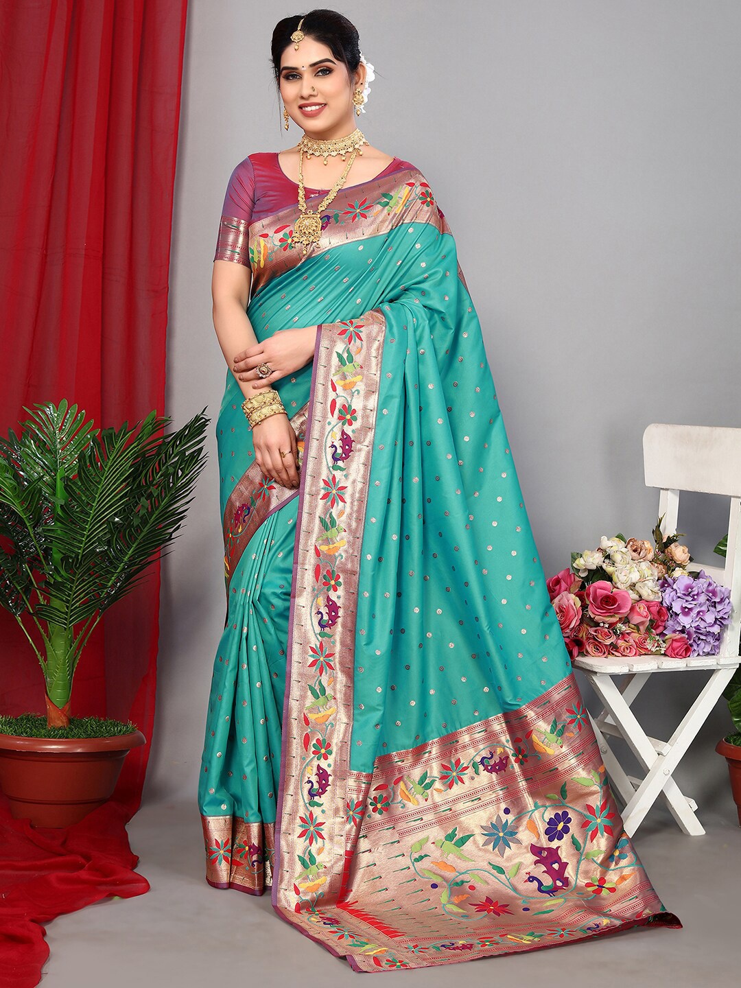 

Satrani Geometric Woven Design Zari Saree, Green