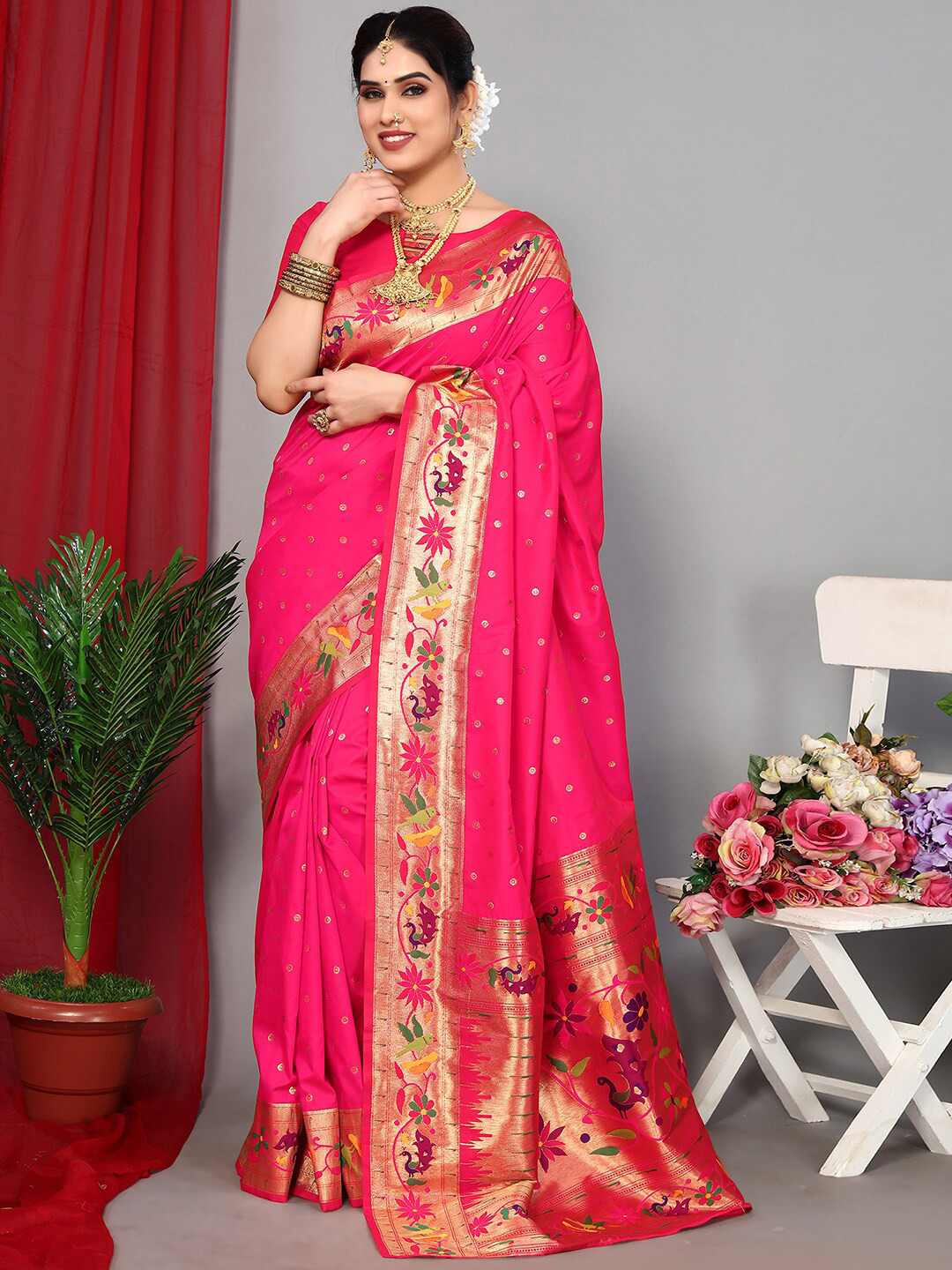 

Satrani Geometric Woven Design Zari Saree, Pink