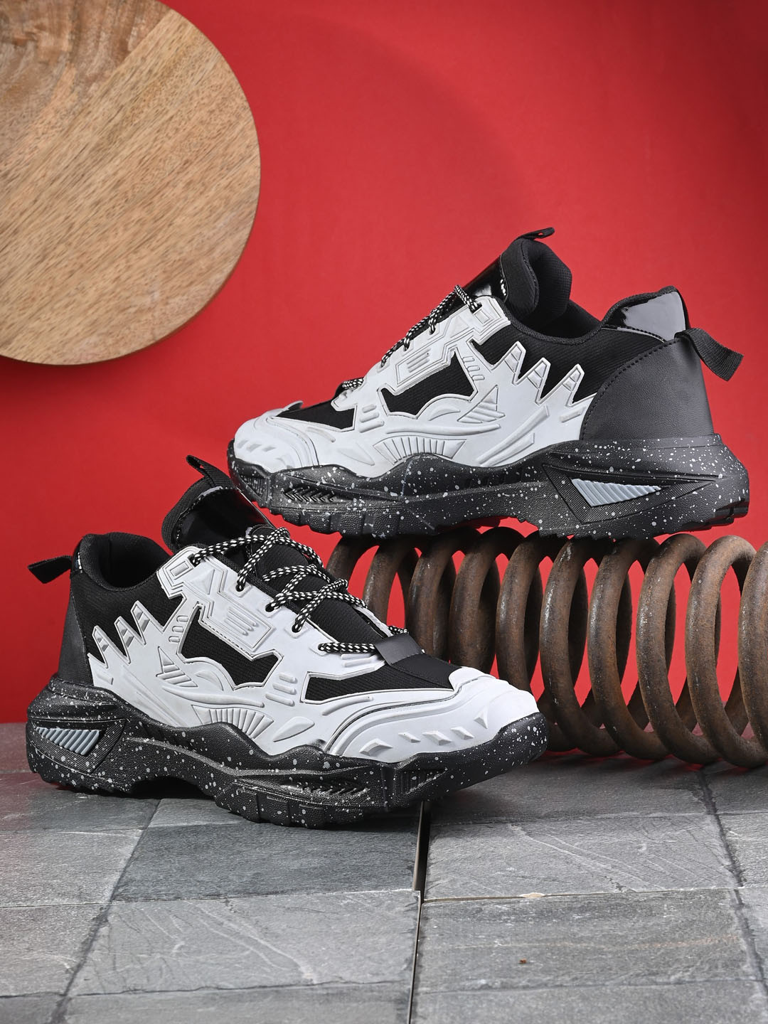

Roadster Men Grey & Black Colourblocked Padded Insole Mesh Basics Sneakers