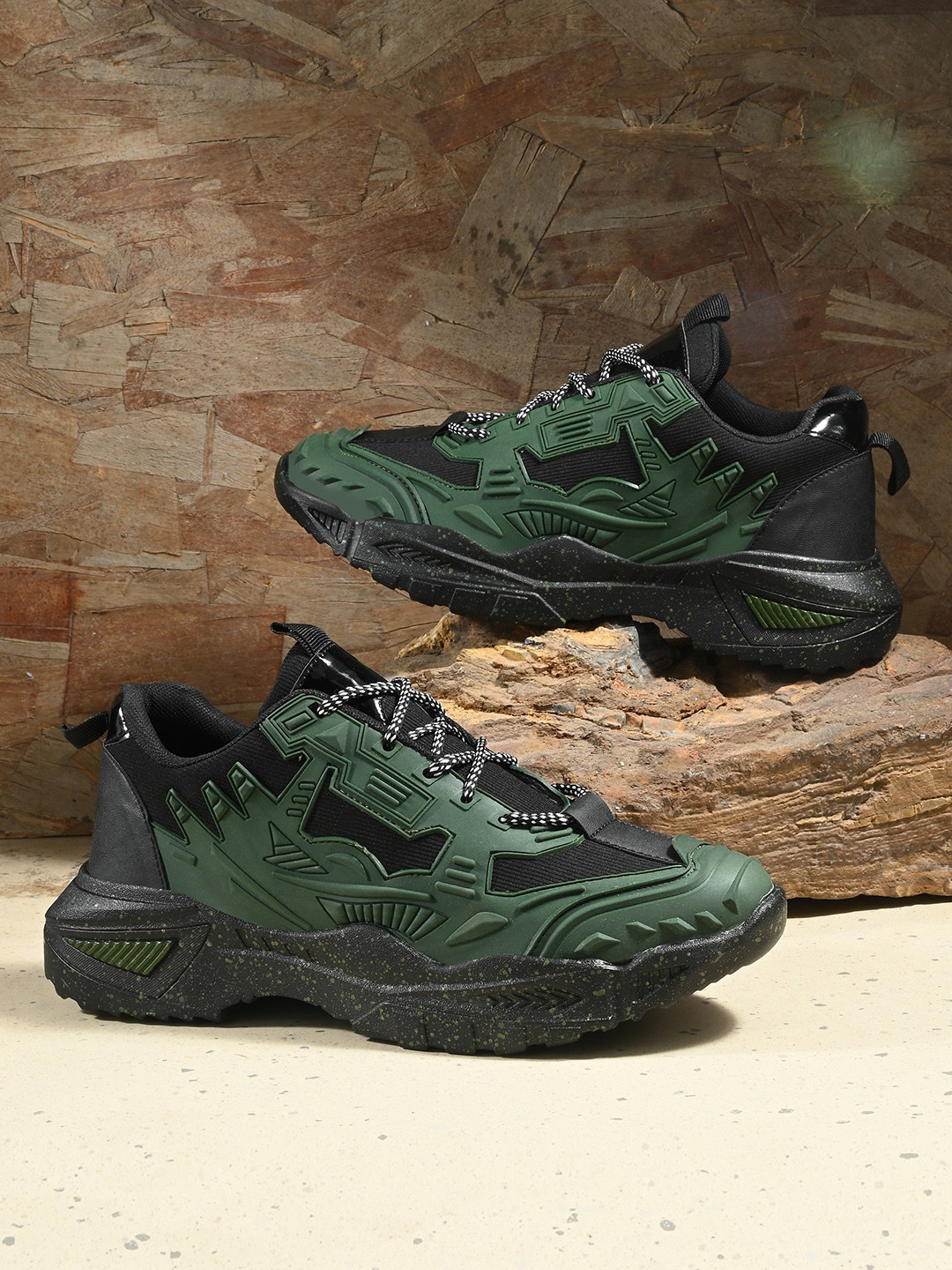 

Roadster Men Green & Black Colourblocked Padded Insole Mesh Basics Sneakers