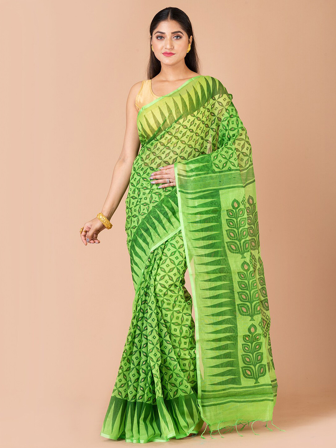 

Laa Calcutta Fluorescent Green & Gold-Toned Woven Design Silk Cotton Saree