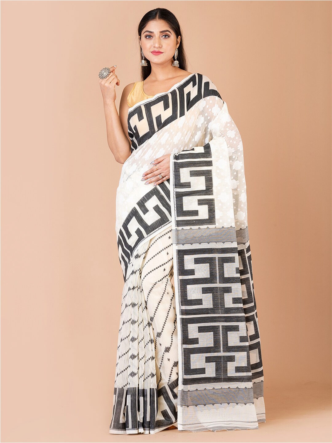 

Laa Calcutta Polka Dot Woven Design Jamdani Saree, White
