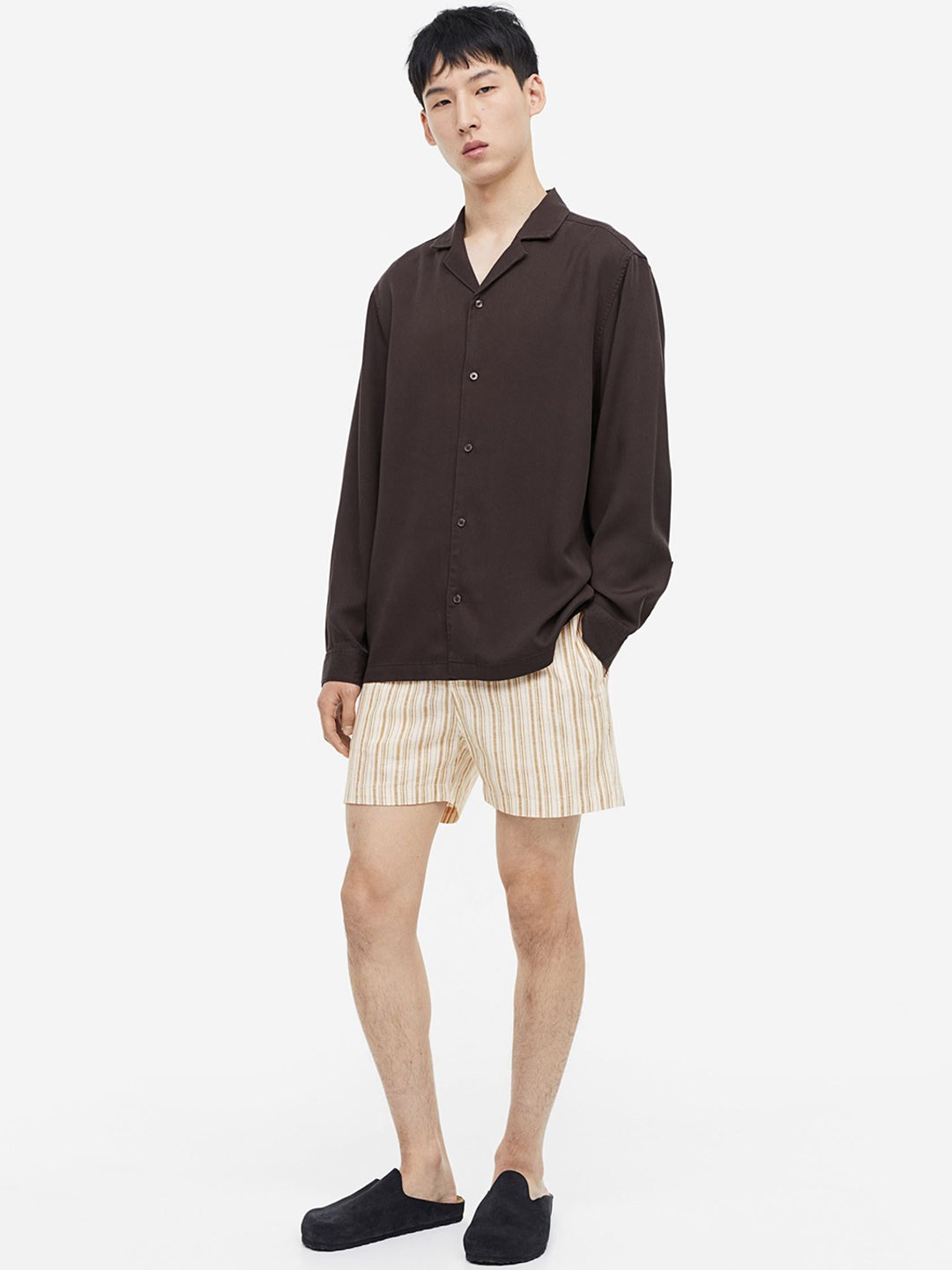 

H&M Men Regular Fit Linen-Blend Shorts, Beige