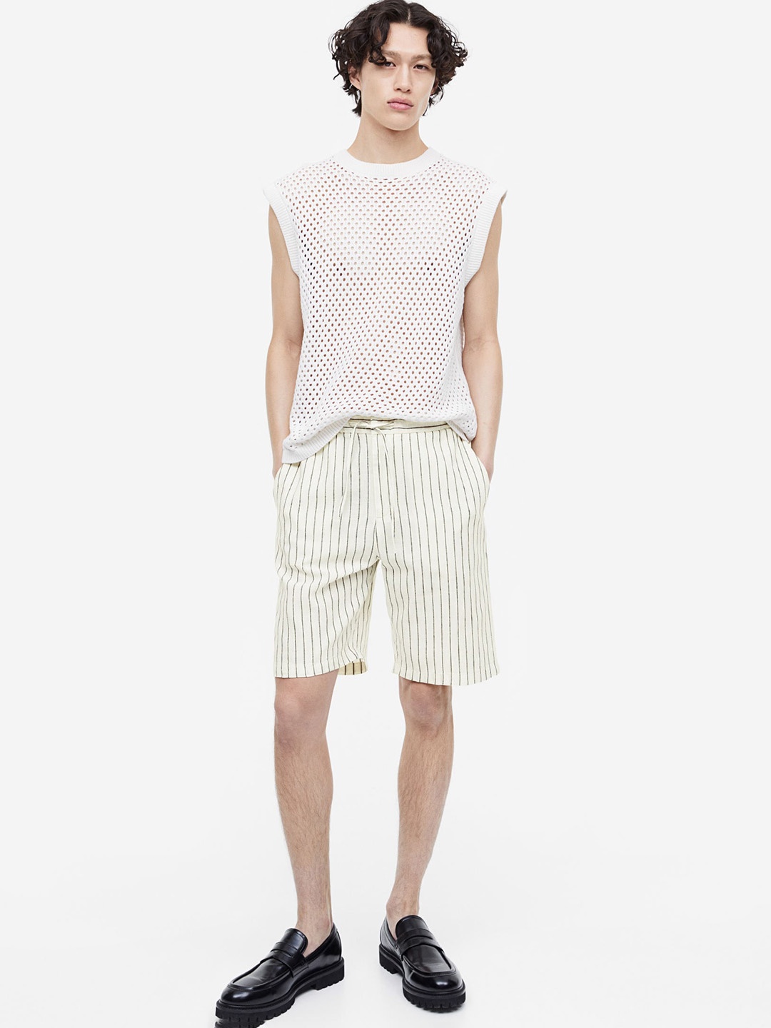 

H&M Men Relaxed Fit Shorts, White