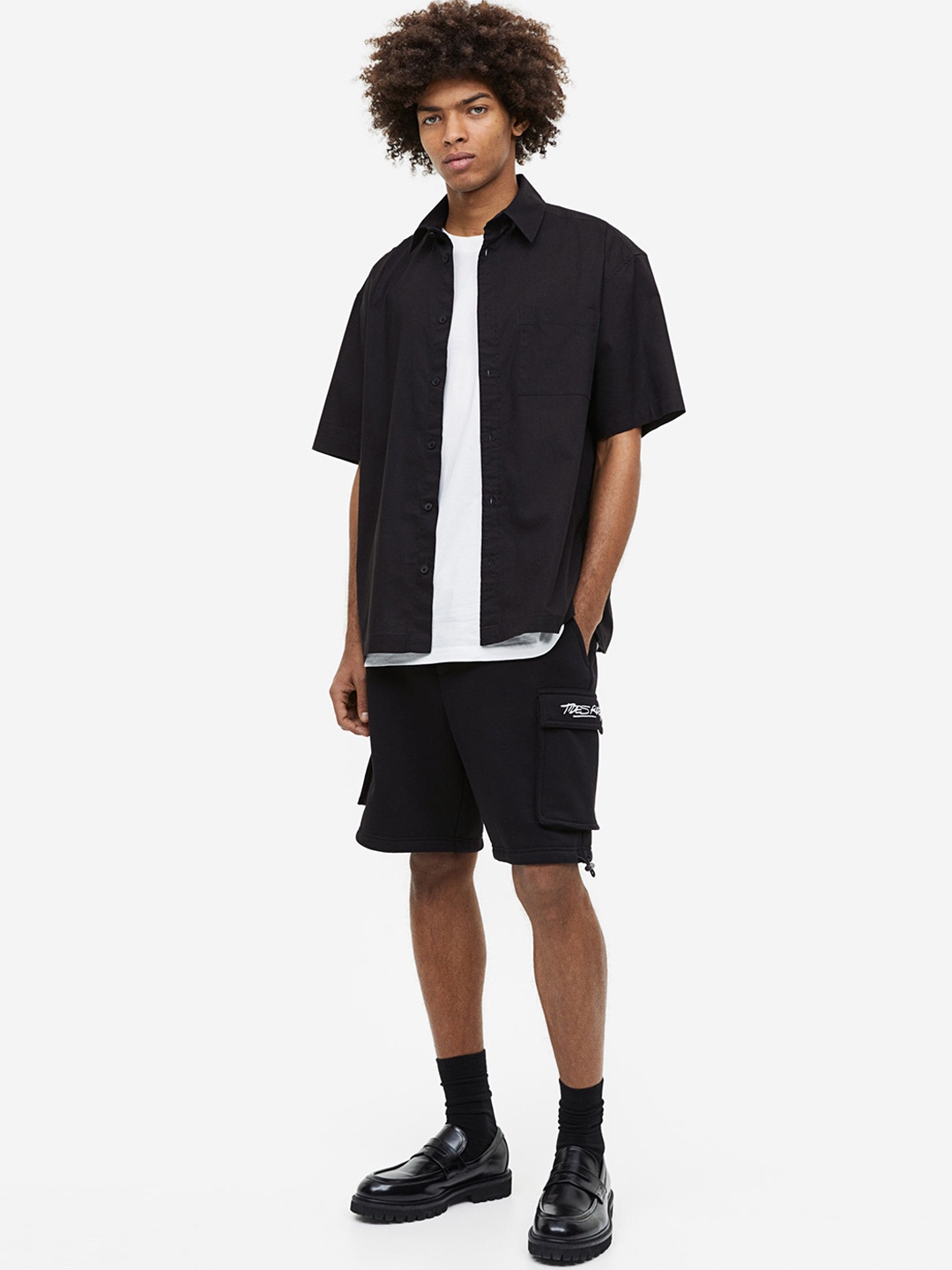 

H&M Men Relaxed Fit Printed Cargo Sweatshorts, Black