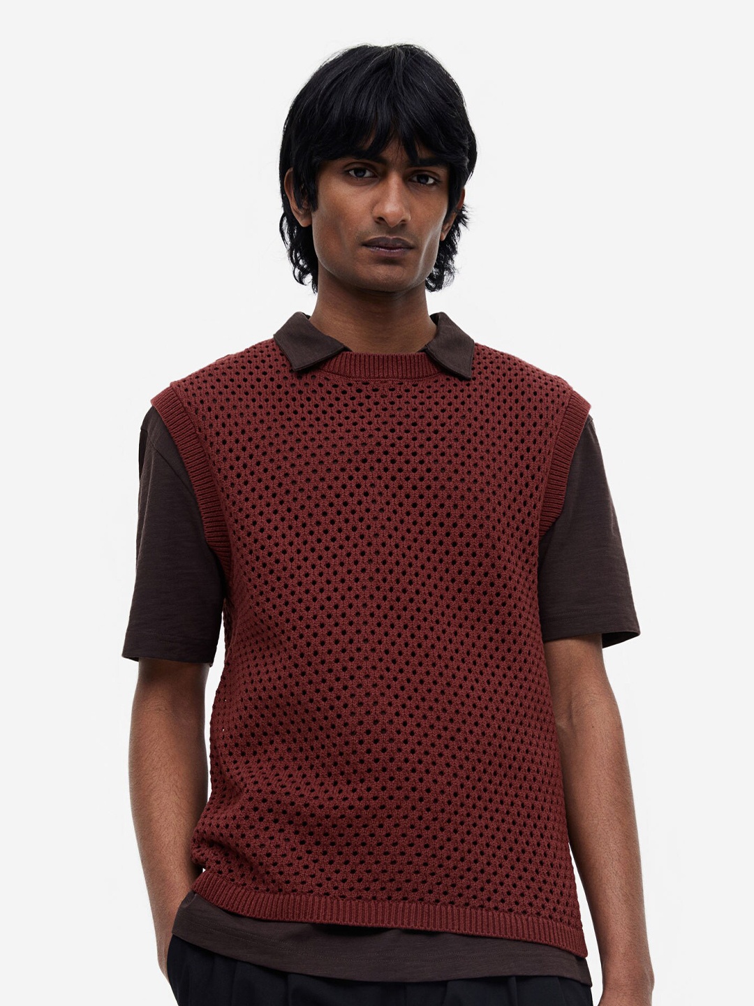 

H&M Men Regular Fit Hole-Knit Sweater Vest, Maroon