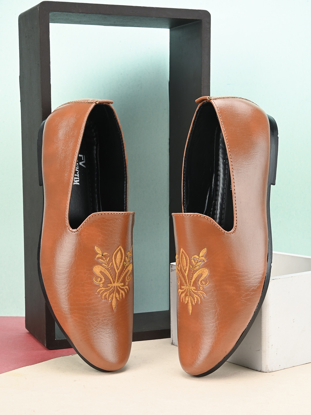 

Fashion Victim Men Embroidered Lightweight Mojaris, Tan