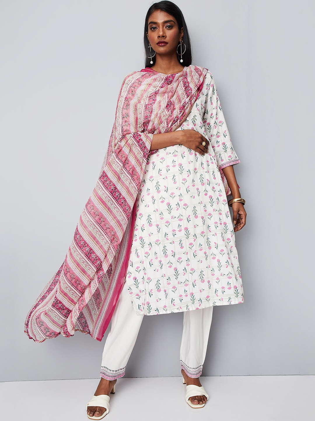 

max Floral Printed Regular Kurta With Trousers & Dupatta, Off white