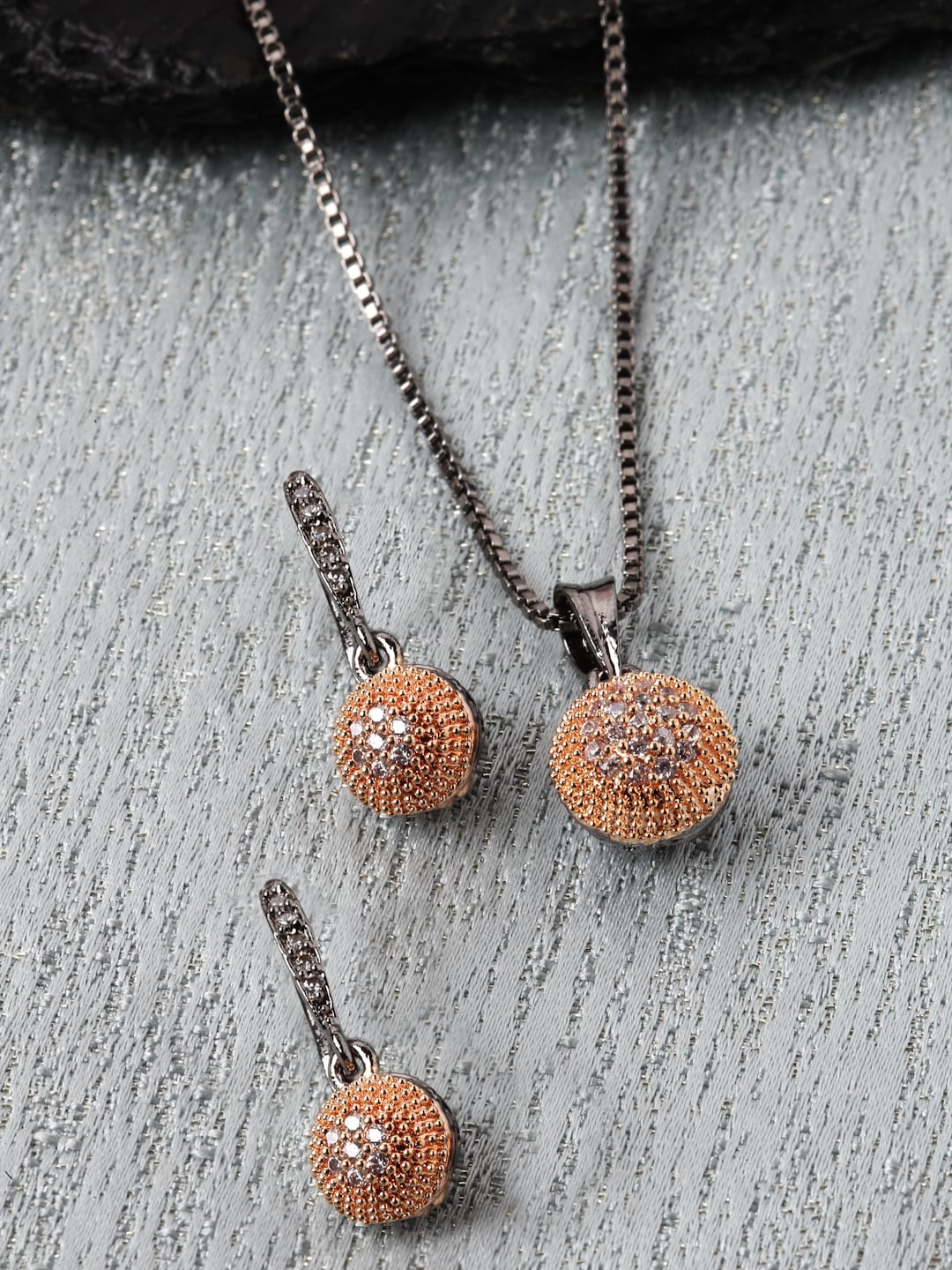 

ZENEME Rose Gold-Plated Round Shape Pendant With Earrings