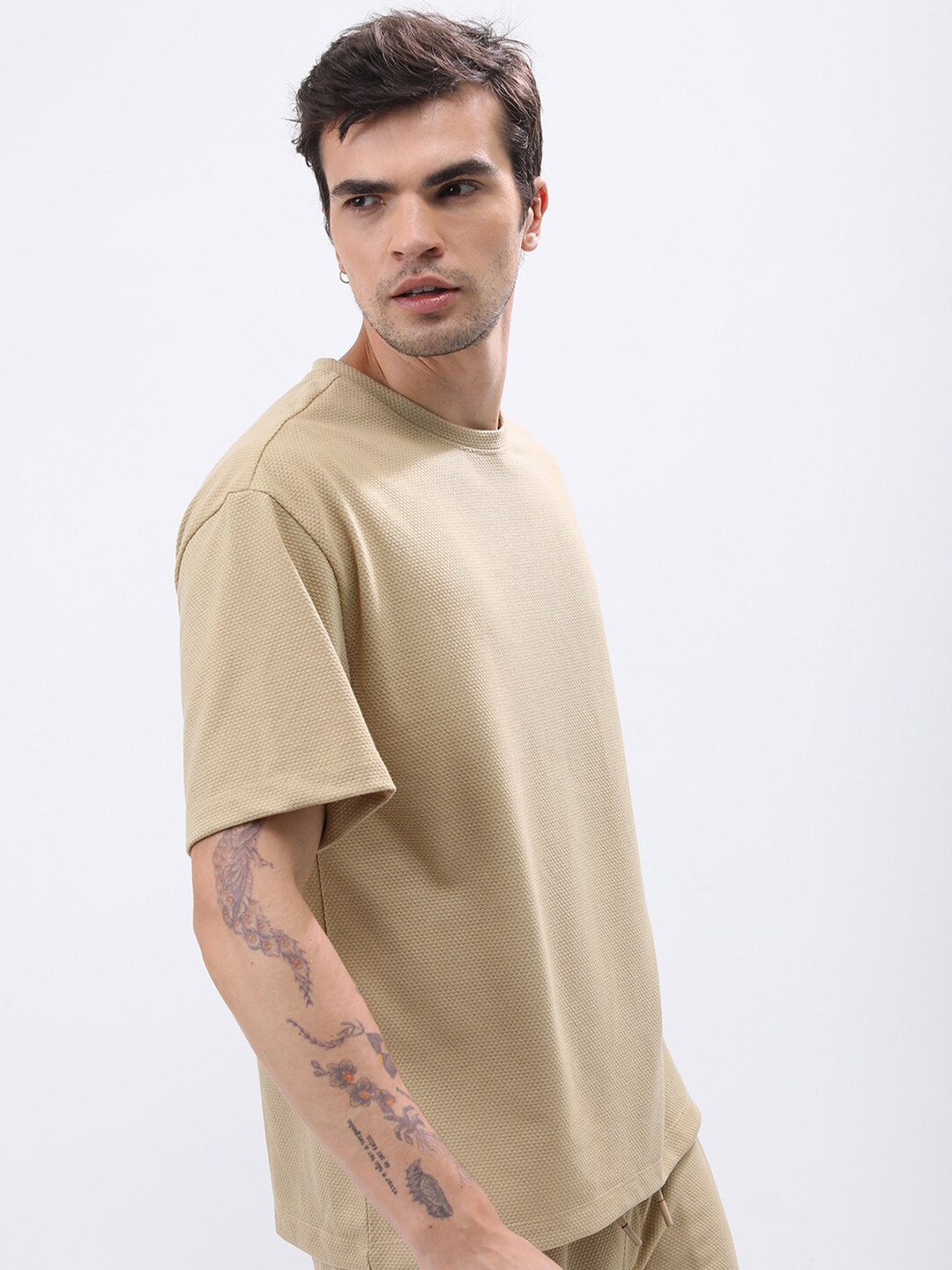 

HIGHLANDER Men Popcorn Structured Oversized T-shirt, Cream