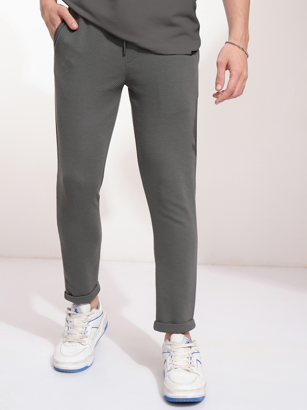 

HIGHLANDER Men Popcorn Structured Slim Fit Trousers, Grey