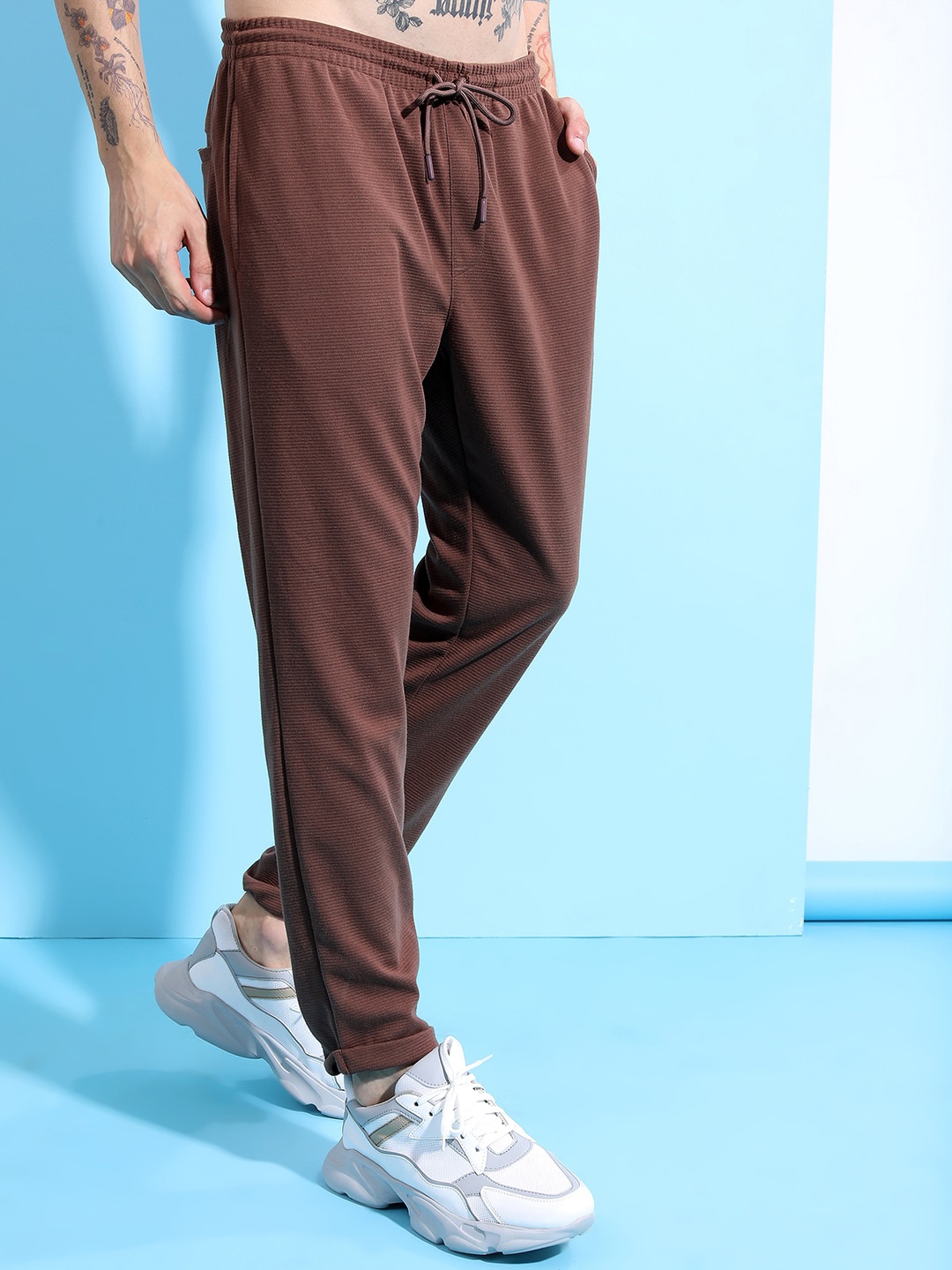

HIGHLANDER Men Structured Slim Fit Jogger Trouser, Brown