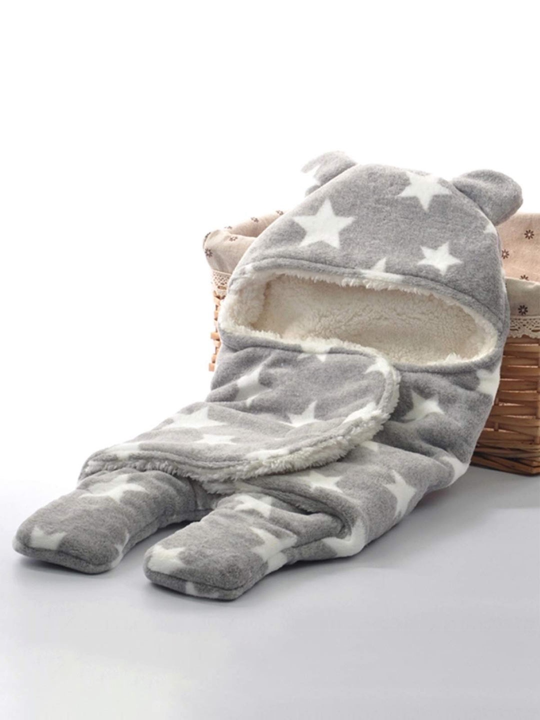 

Bajo's Grey & White Geometric Fleece AC Room 400 GSM Baby Sleeping Bag