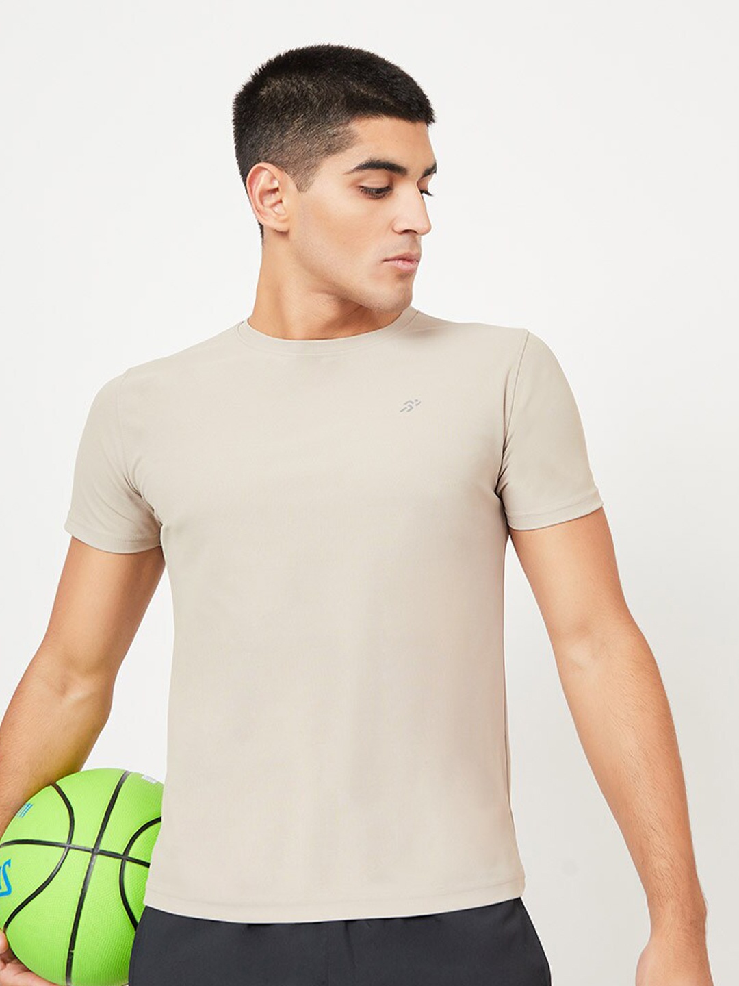 

Styli Men Beige Solid Regular Fit Active T-shirt with Logo Detail