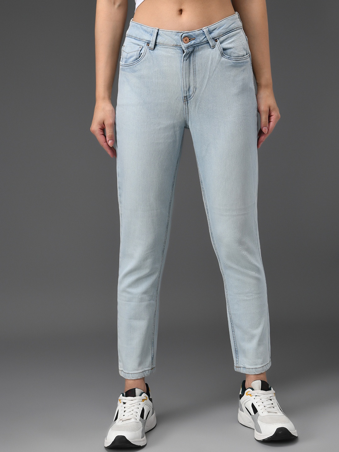 

GUTI Women High-Rise Light Fade Stretchable Mom Fit Jeans, Blue