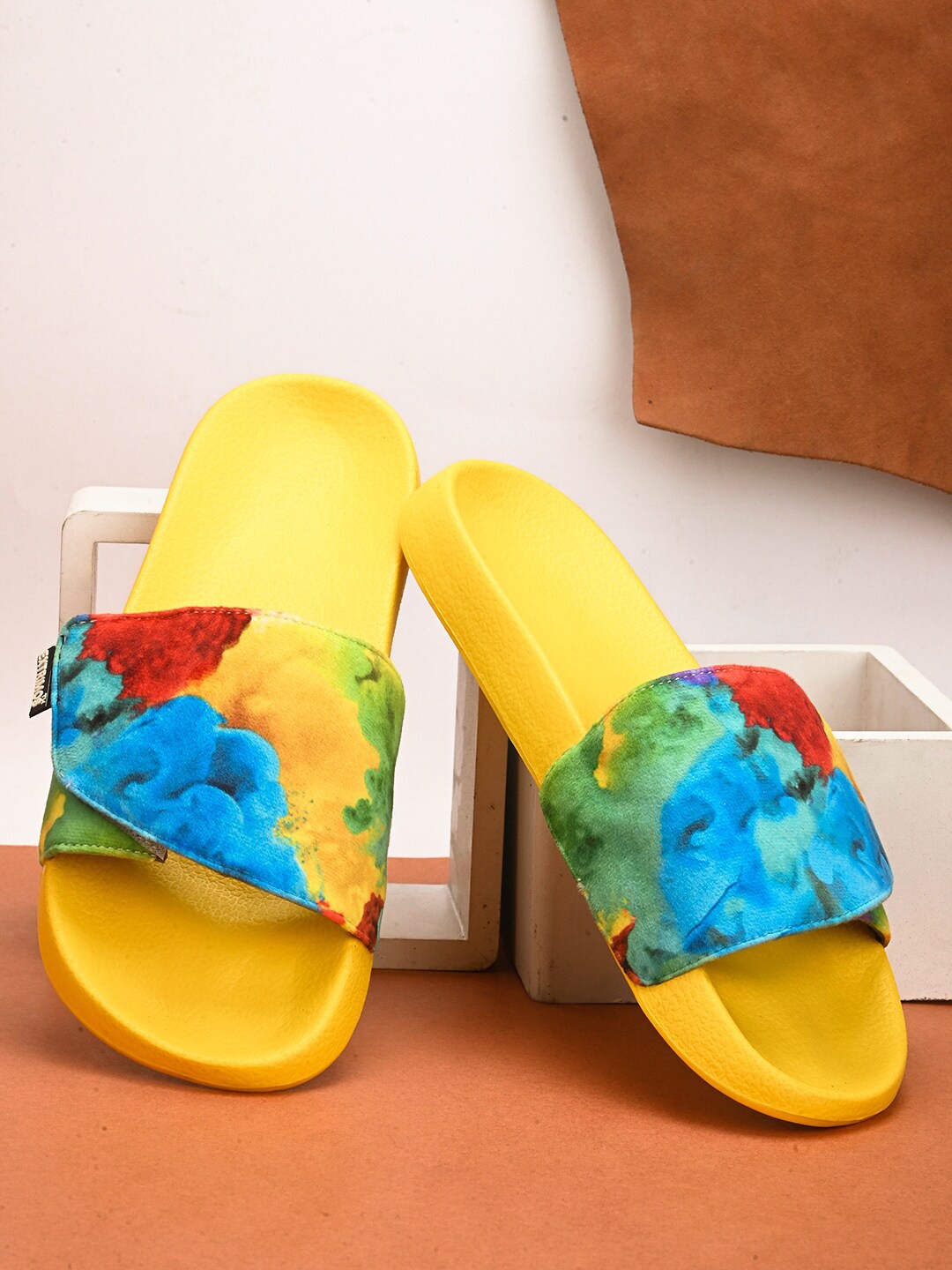 EXTRIMOS Men Printed Adjustable Strap Lightweight Sliders, Yellow