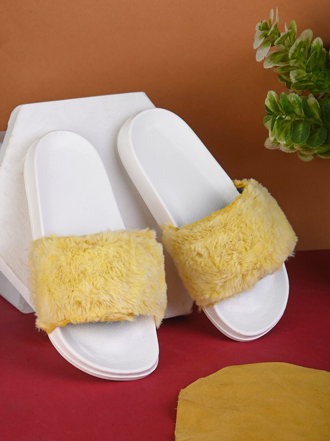 

EXTRIMOS Women Fur Comfortable Lightweight Sliders, White