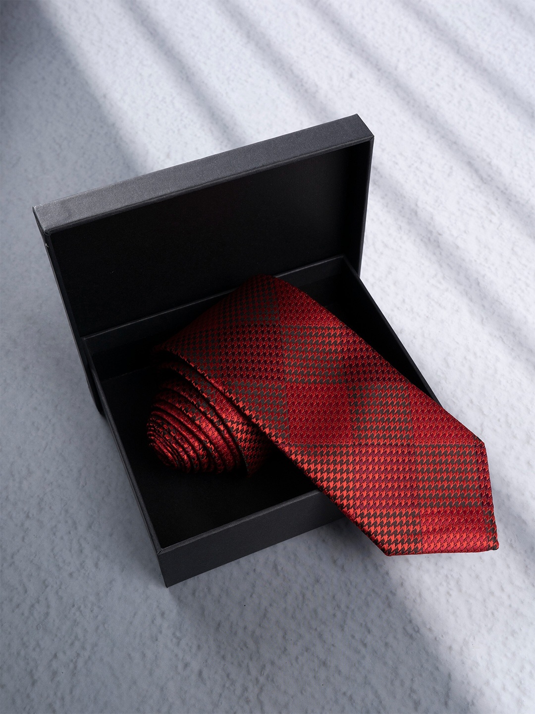 

BANGE Men Silk Woven Design Broad Tie, Red