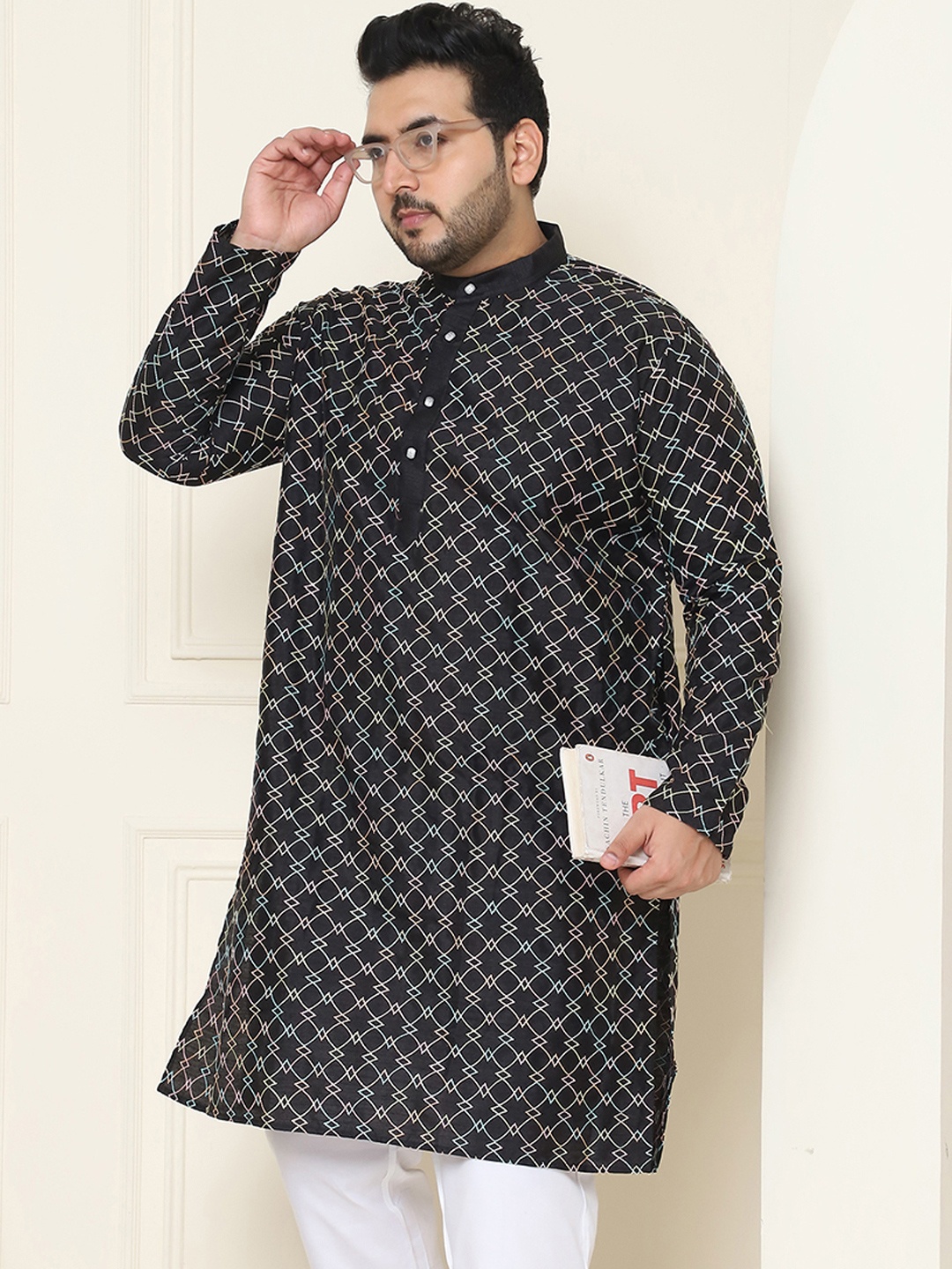 

SOJANYA PLUS Embroidered Thread Work Kurta, Black