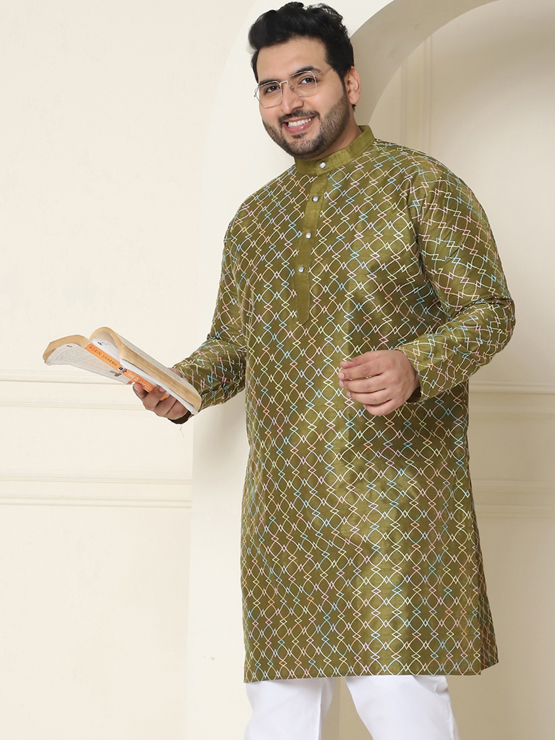 

SOJANYA PLUS Men Plus Size Geometric Embroidered Kurta, Olive