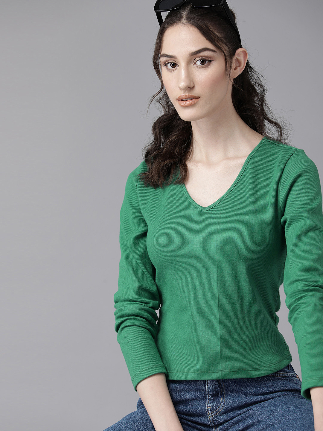 

Roadster Solid V-Neck Regular Top, Green