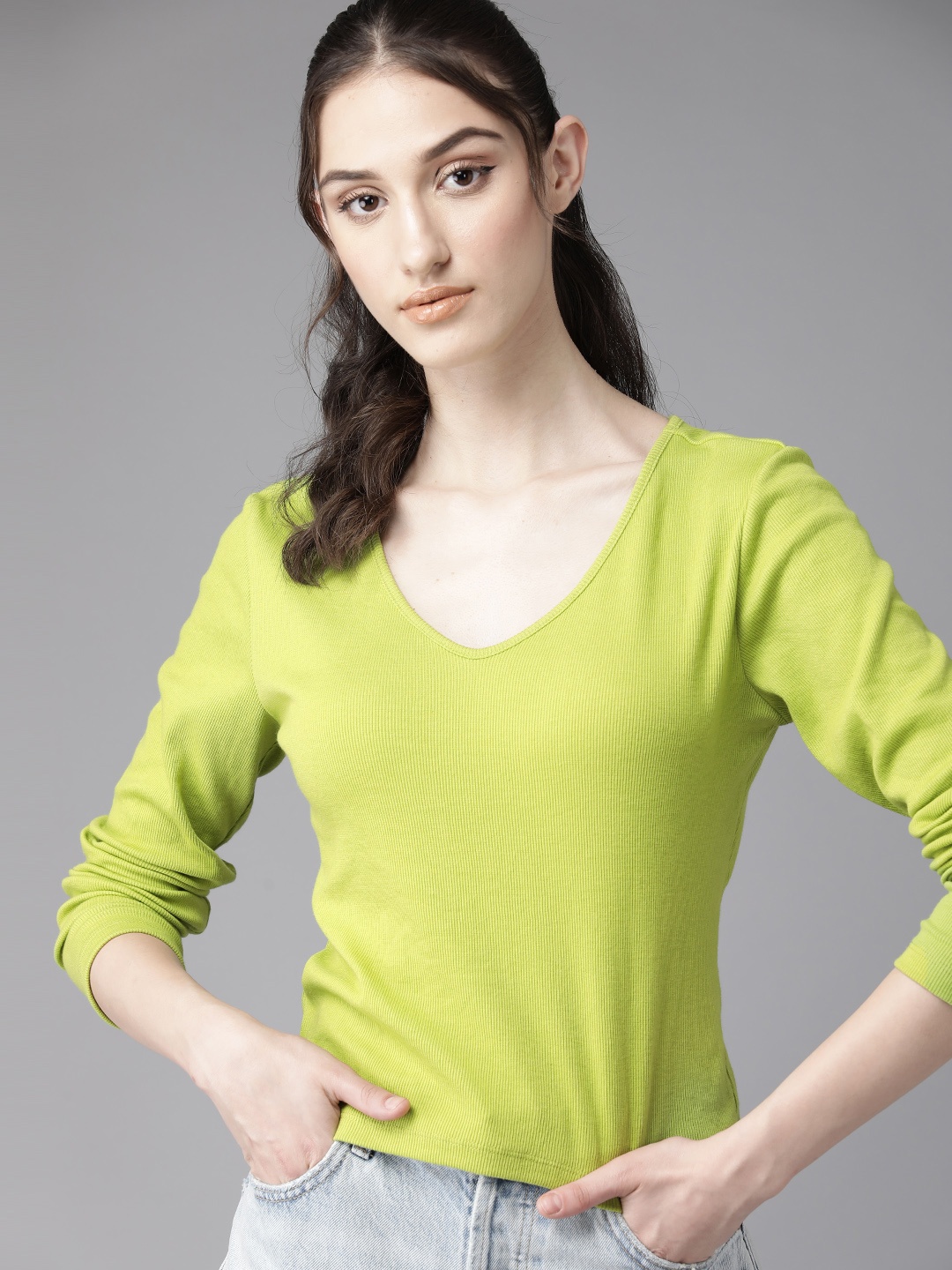 

Roadster Solid V-Neck Regular Top, Lime green