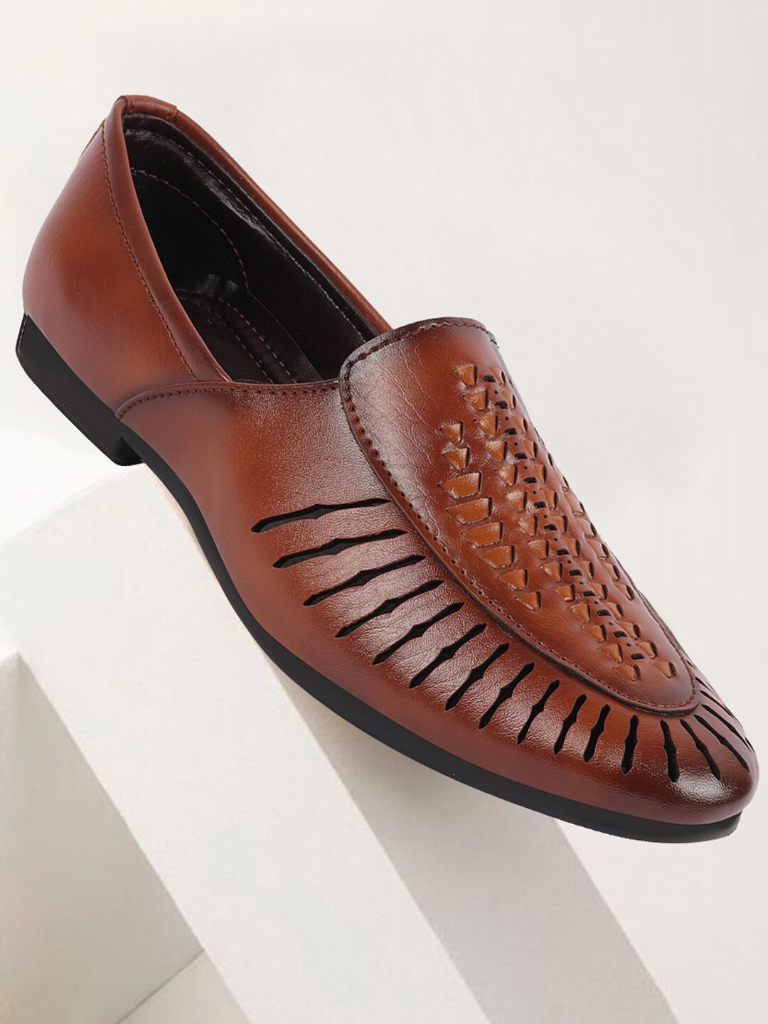 

FAUSTO Men Textured Lightweight Mojaris, Tan