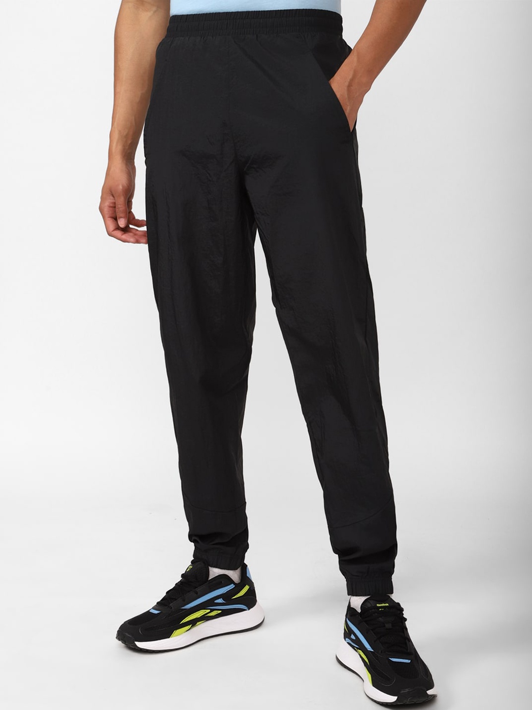 

Reebok Men Train Woven Mid-Rise Track Pant, Black