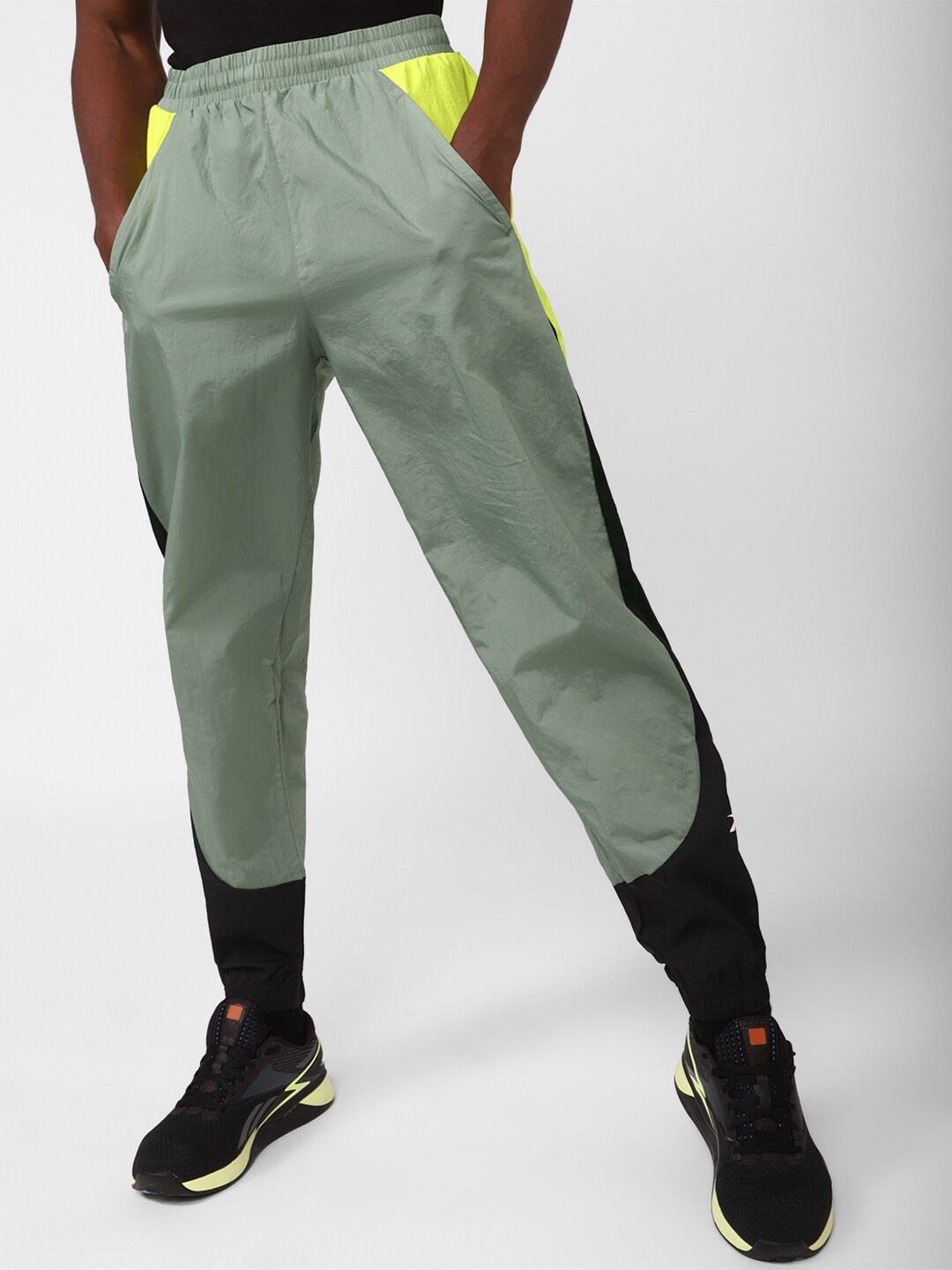 

Reebok Men Train Woven Track Pants, Green