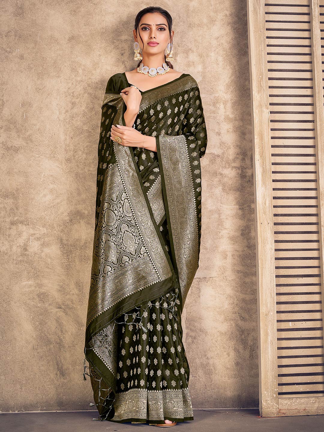 

KARAGIRI Ethnic Motif Woven Design Zari Banarasi Saree, Black