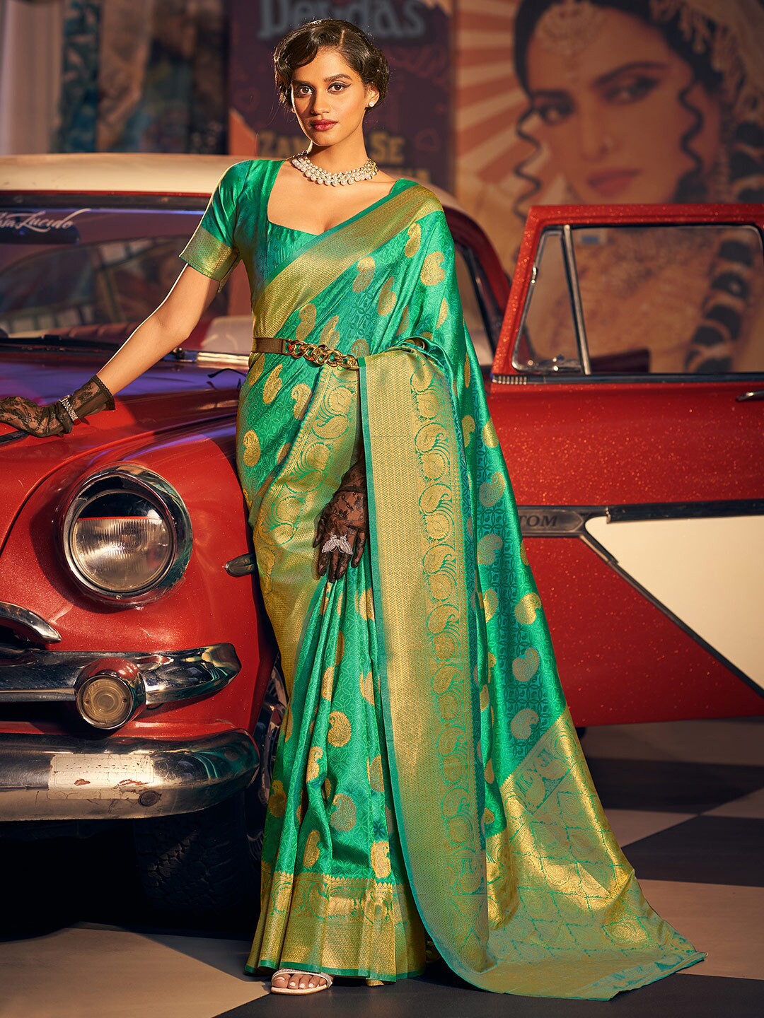 

KARAGIRI Woven Design Zari Silk Blend Saree, Green