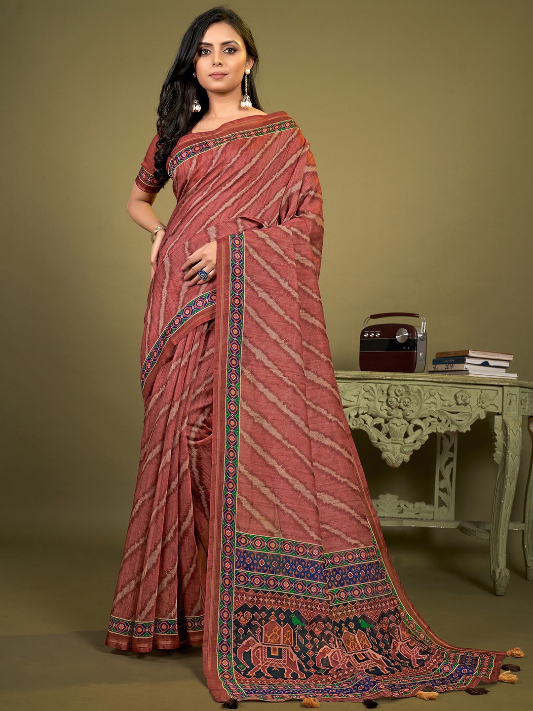 

KARAGIRI Leheriya Printed Patola Saree, Brown