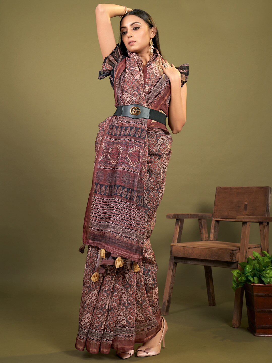 

KARAGIRI Ethnic Motifs Printed Patola Saree, Maroon