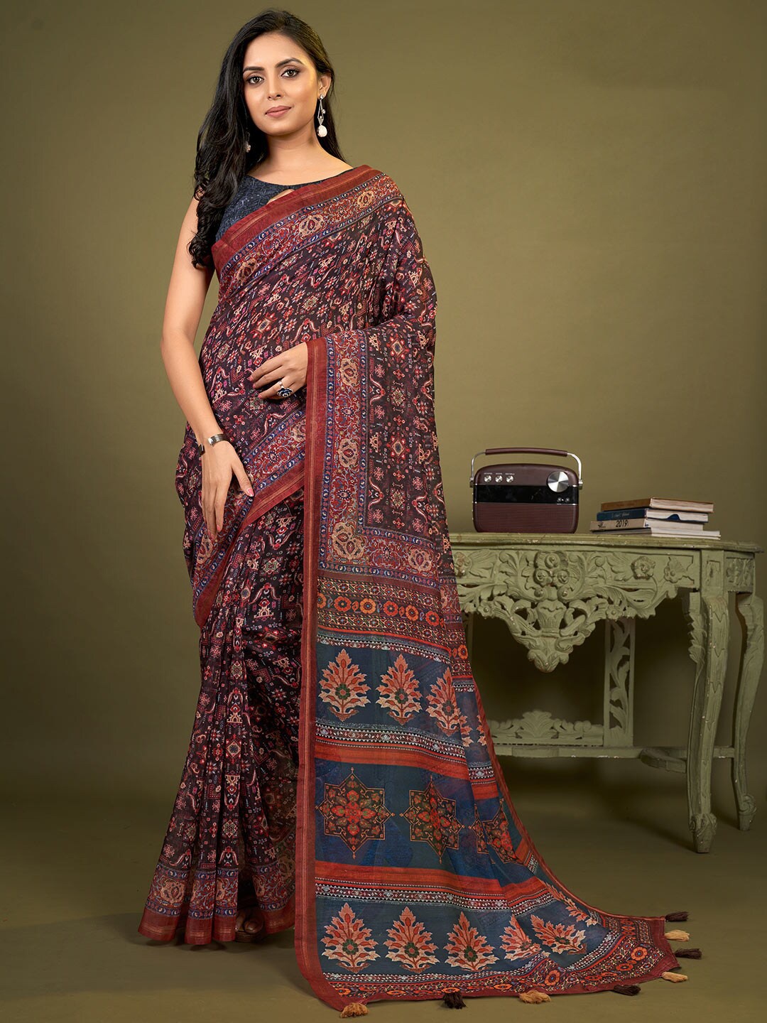 

KARAGIRI Ethnic Motifs Patola Saree, Burgundy